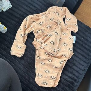 Long-Sleeve Beige Rainbow Print Baby tie swaddle